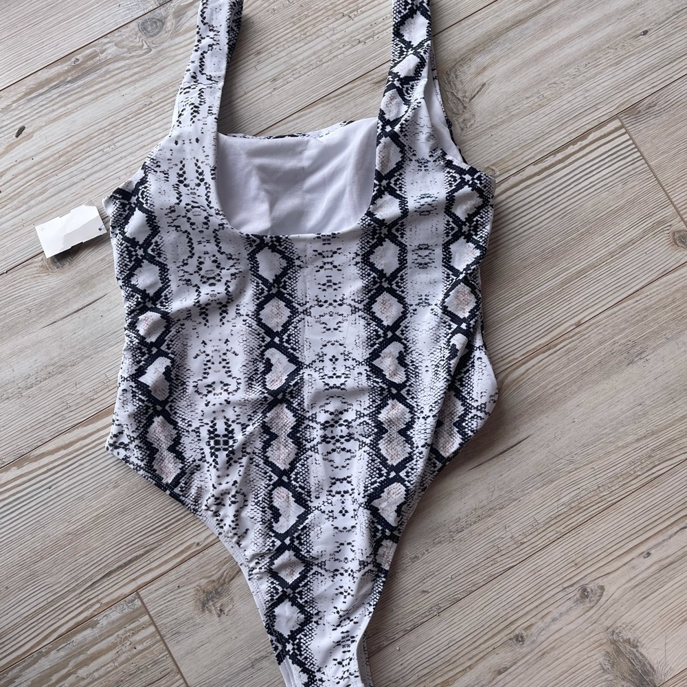 Swimsuit - Picture 2 of 4